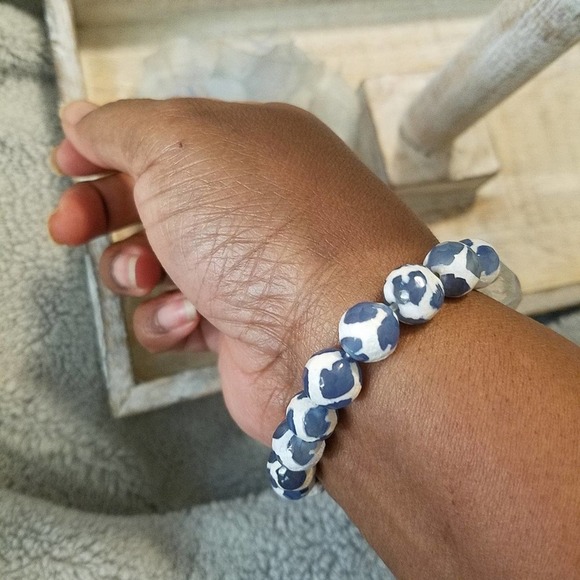 Druzy Beaded Bracelet - Cream & Blue Zebra (one bracelet per order) - Picture 4 of 6